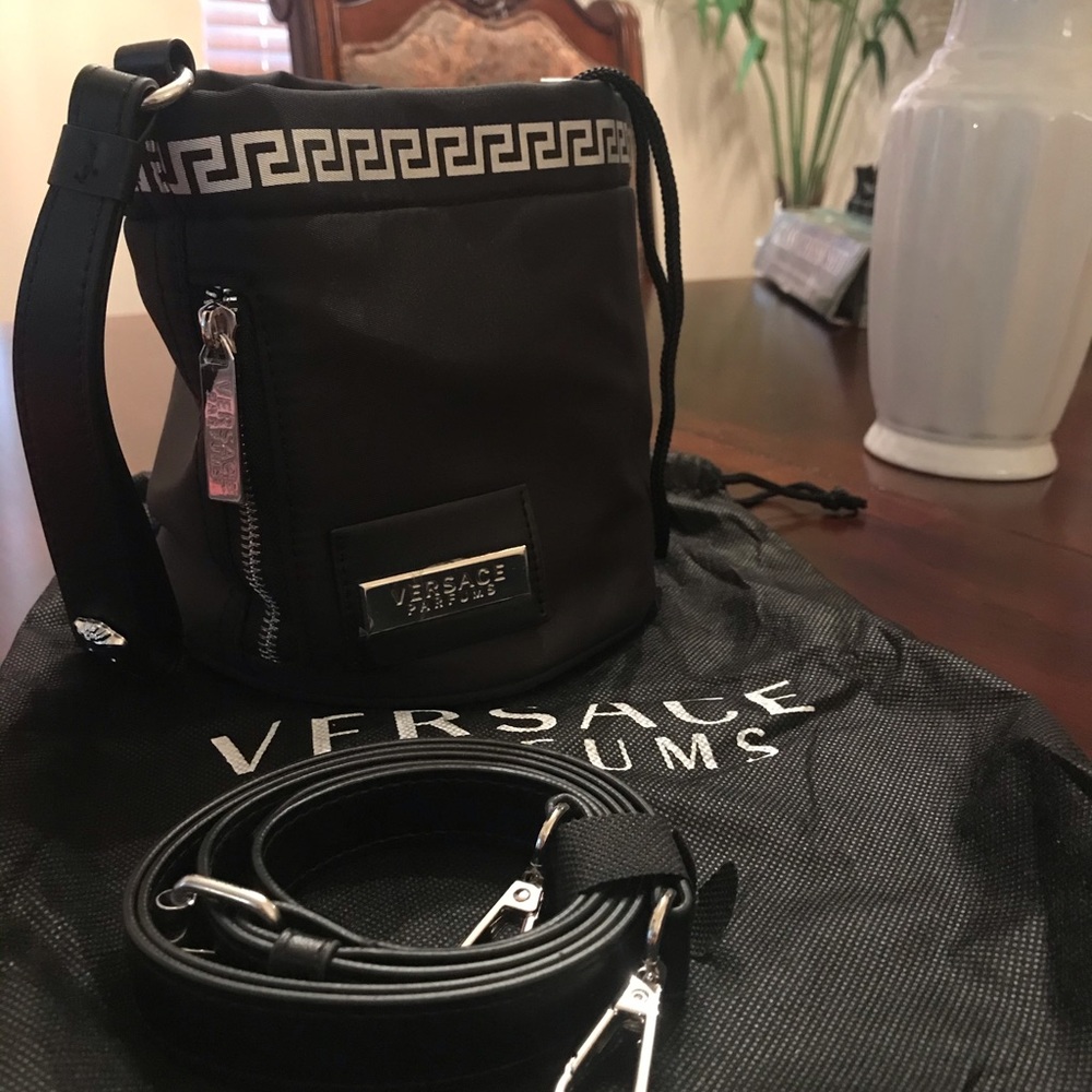 Versace bucket bag - Picture 3 of 3
